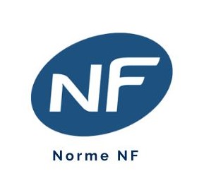 Un ovale bleu foncé avec les lettres N et F écrit en blanc à l'intérieur. Les mots Norme NF sont écrit en bleu foncé en dessous de l'ovale.
