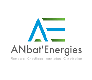 Logo de ANbat'Energies. Le nom de l'entreprise est écrit en dessous d'une fusion entre la lettre A et E. LA fusion est verte et bleue. 